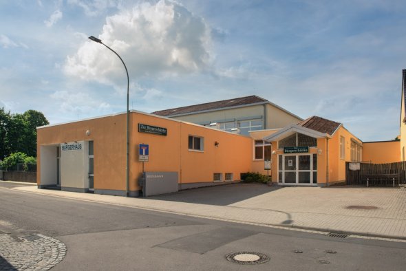 Frontansicht des Bürgerhauses Weckesheim Frontansicht des Bürgerhauses Weckesheim