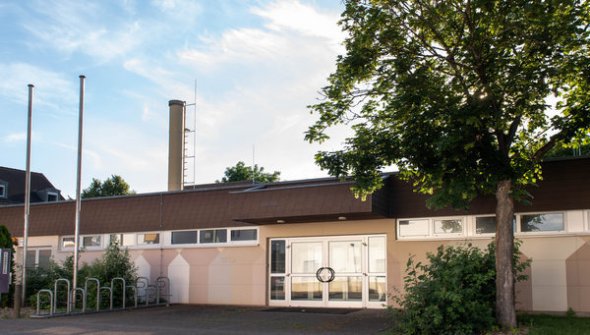 Frontansicht der Sport- und Festhalle Dorn-Assenheim  Frontansicht der Sport- und Festhalle Dorn-Assenheim