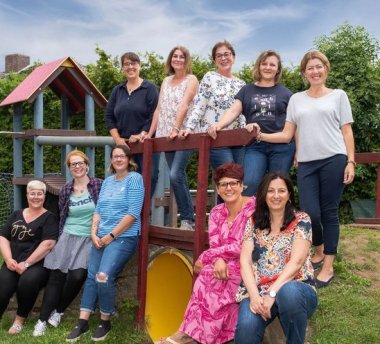 Gruppenbild der Erzieherinnen der Kita Purzelbaum in Beienheim 