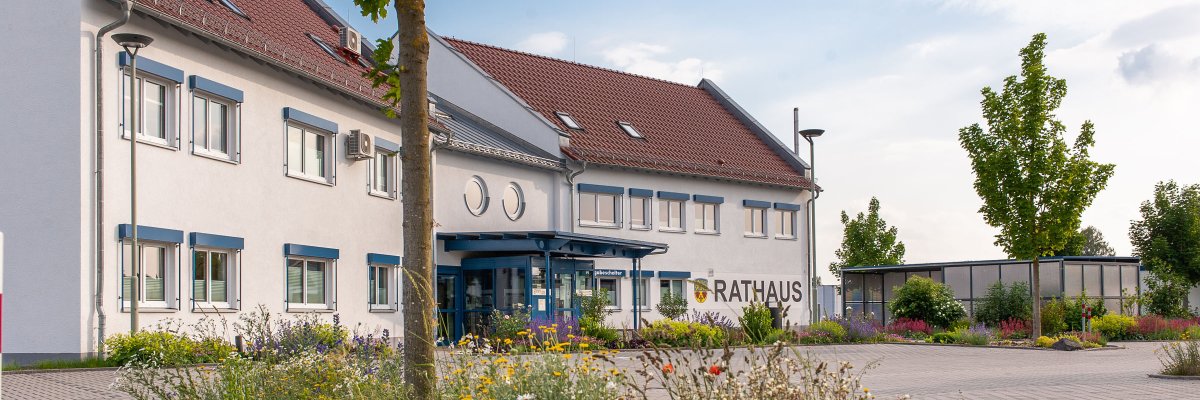 Seitenansicht des Rathauses Reichelsheim 