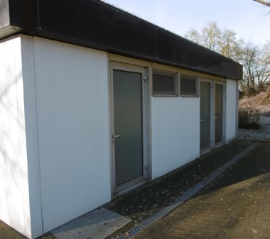 Seitenansicht Trauerhalle Blofeld