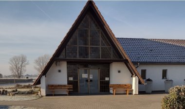 Frontansicht Trauerhalle Weckesheim 