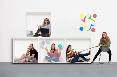 Mitglieder der Jugendpflege in einem Baukasten