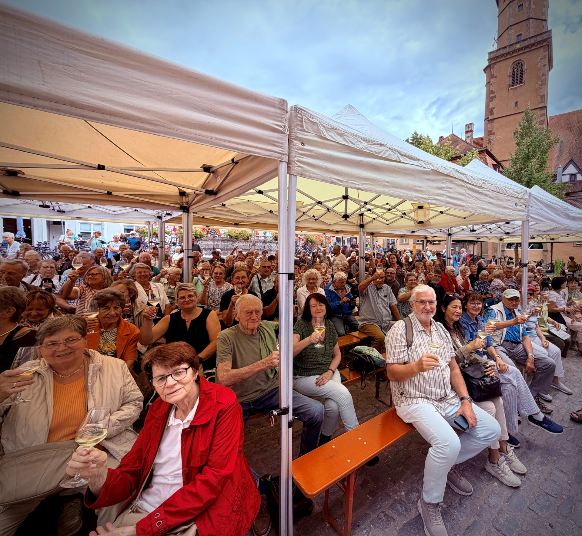 Reichelsheimer Senior:innen auf dem Marktplatz in Volkach beim Rathsherrenempfang
