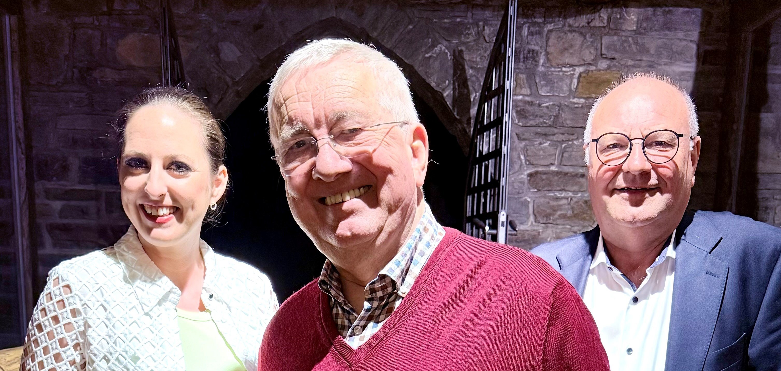 Bürgermeisterin Lena Herget, Radiolegende Werner Reinke, Horst Steuernagel, Vorsitzender des Vereins „Kultur in Reichelsheim e.V“