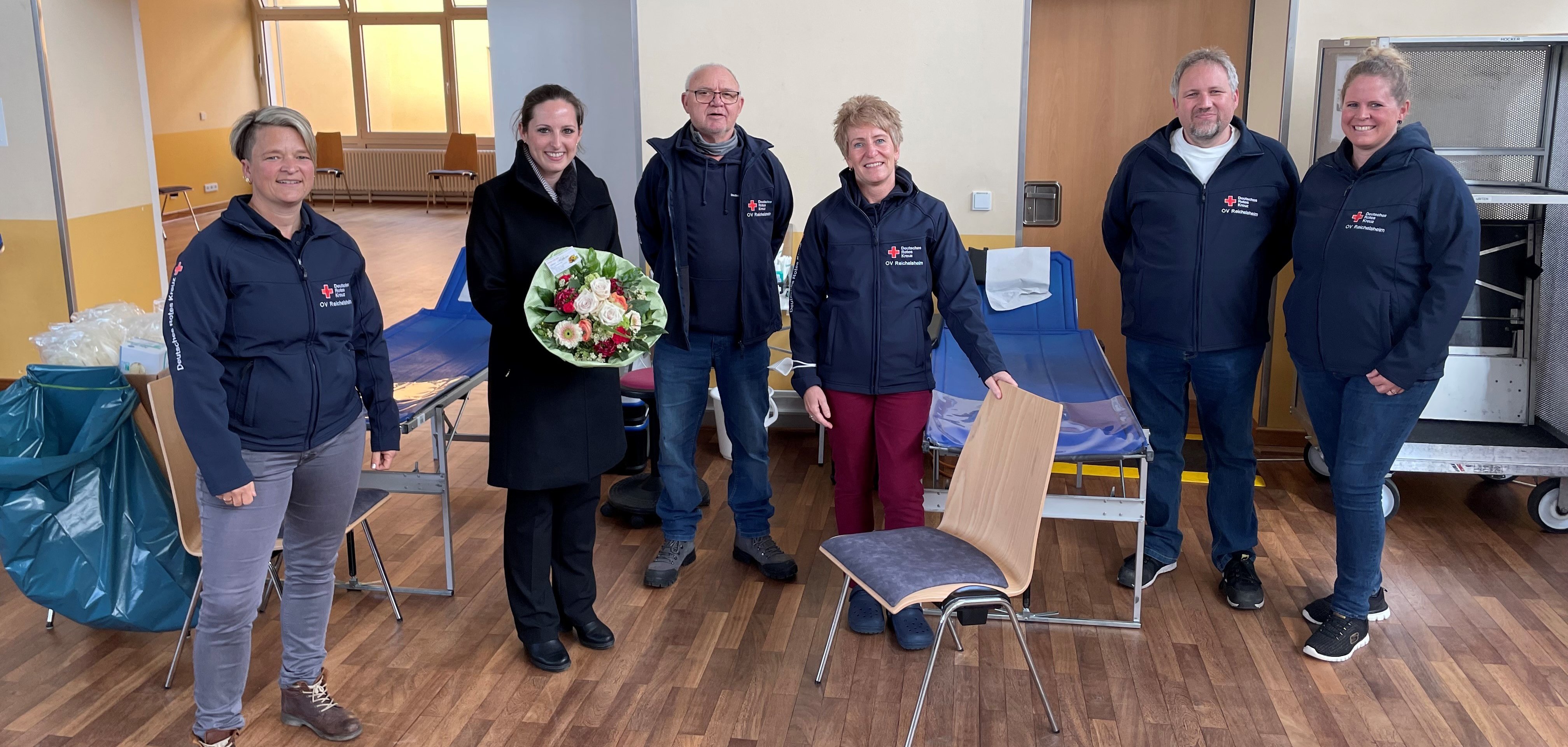 Gruppenbild Mitglieder DRK und Bürgermeisterin