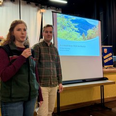 Anna Böhler und Christoph Backhaus von Hessen Forst bei ihrer Präsentation