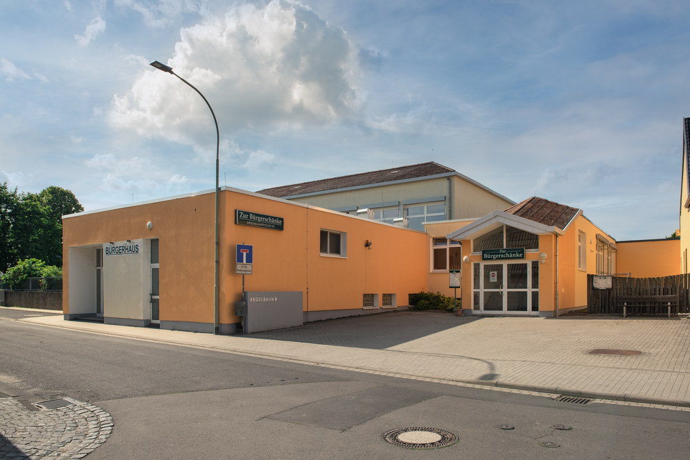 Frontansicht des Bürgerhauses Weckesheim