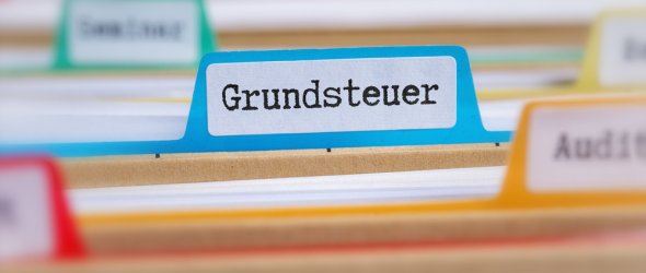 Akten mit der Beschriftung Grundsteuer