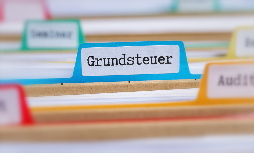Akten mit der Beschriftung Grundsteuer